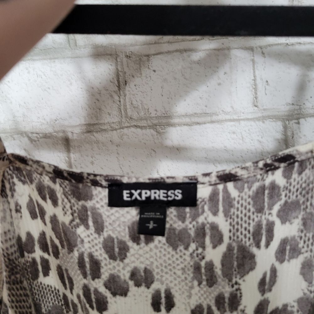 Express printed flowy tank top - Picture 9 of 14